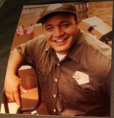 Kevin James Signed Funny Smile “king Of Queens” Photo – Signed Photographs